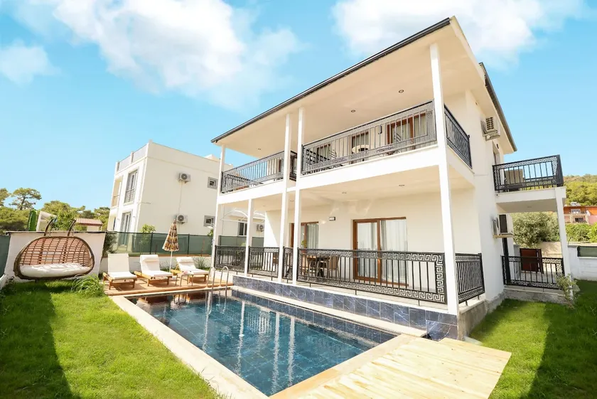 5.2.0 Ultra Luxury 4+1 Detached Villa with Pool - Image 1