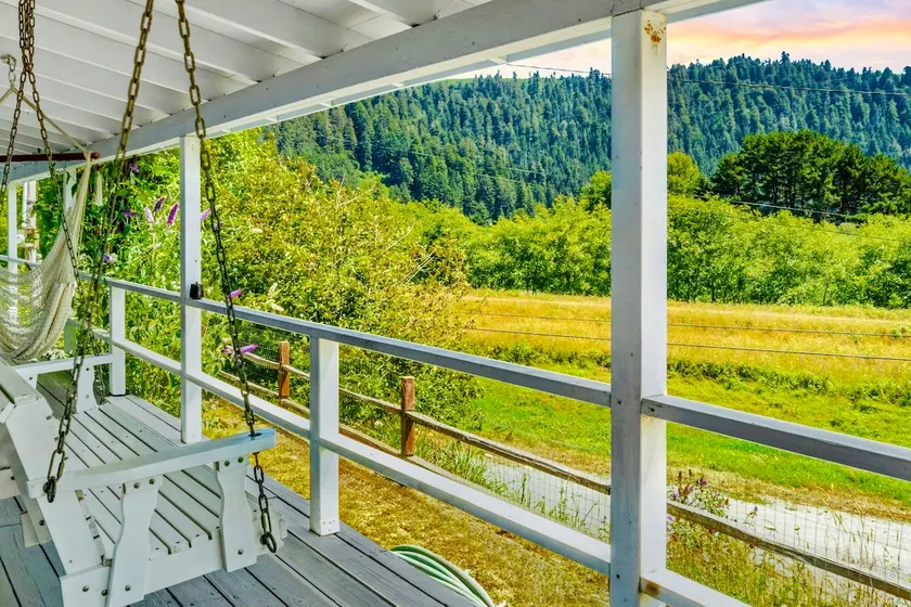 Humble Home: Hot Tub, Camp Fire, Cozy & Fun! - Image 1