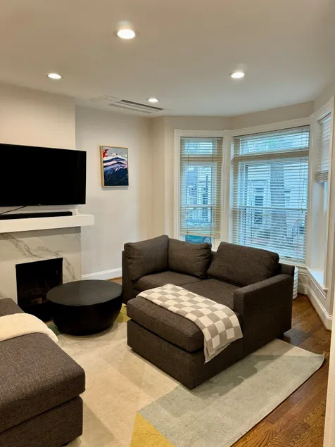 Rowhouse in Dupont Circle - Image 1