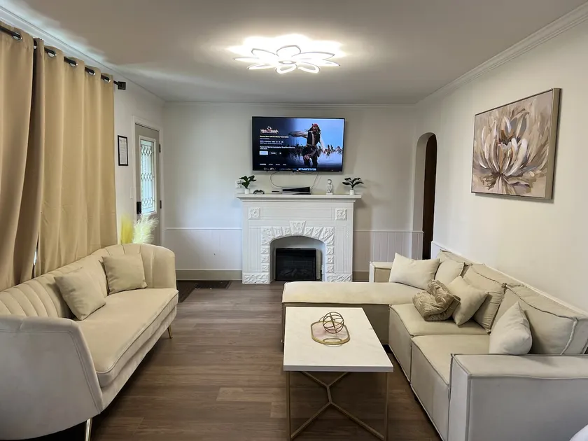 2K+1Q suite + PS5 | 3BR near UC & 12 min Downtown - Image 1