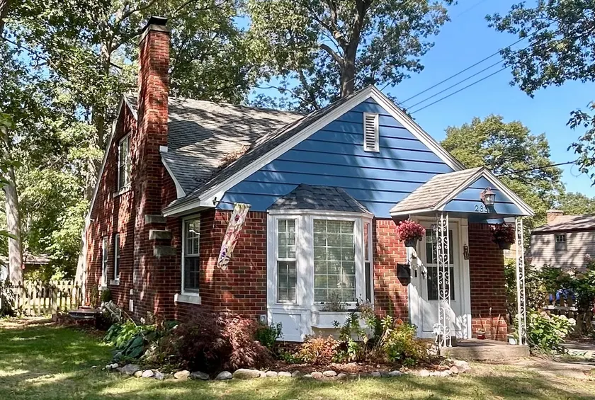 Vintage bungalow in historic Glenside neighborhood - Image 1