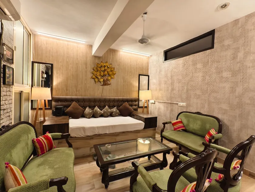 Sufiyana Malviya Nagar - Image 1
