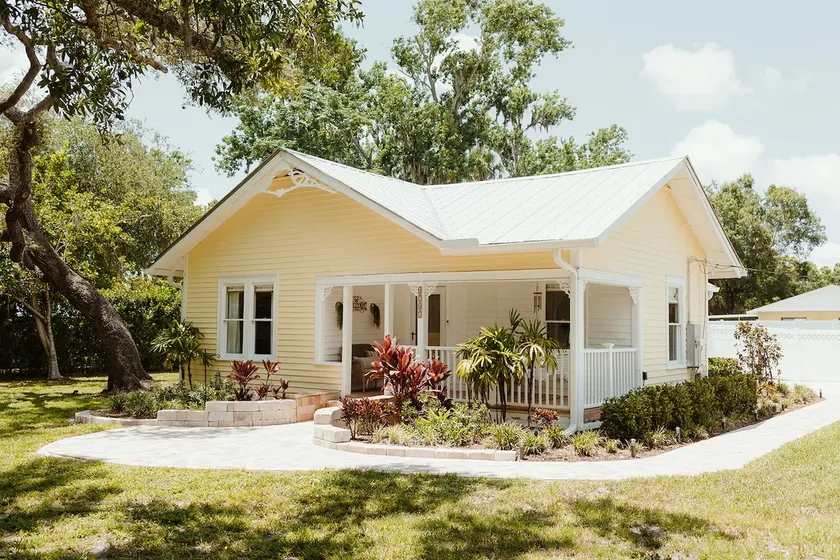 Bright & Peaceful 1920s Cottage: Close to UTC! - Image 1