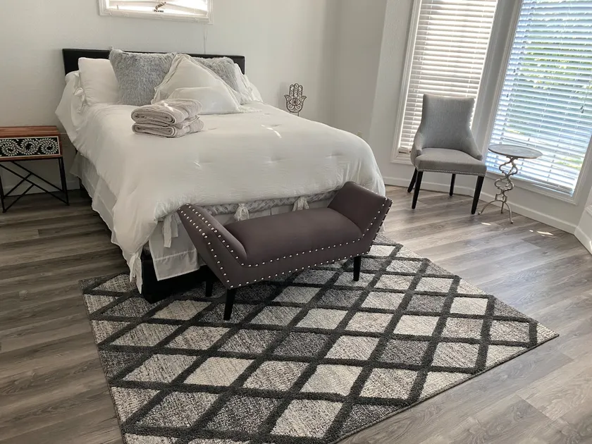 Elegant Condo in Sheb Falls - Image 1
