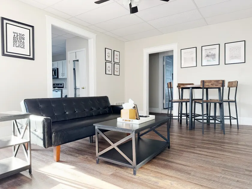 Cherry Street Retreat - Image 1