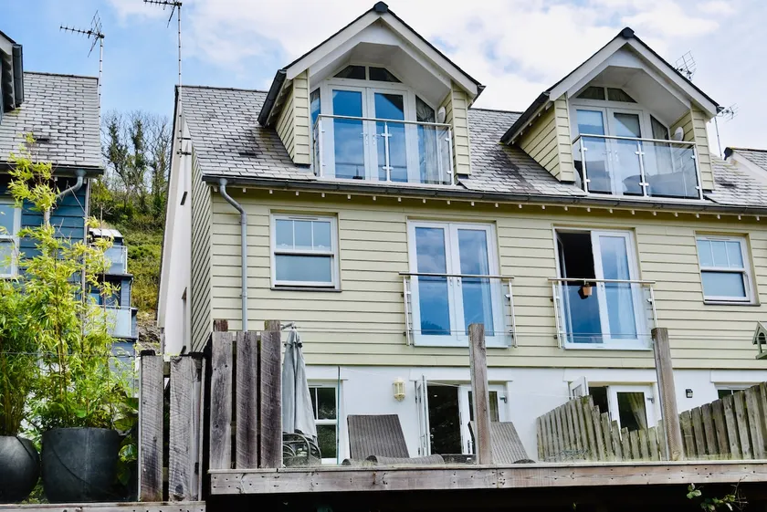 Comfy Cornish house with a short walk to the beach - Image 1
