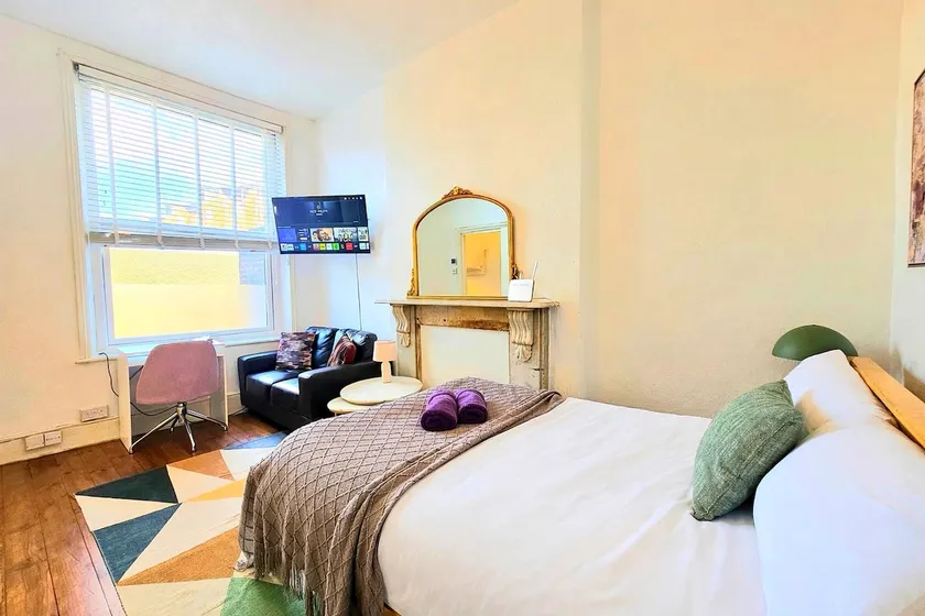 King's Cross Area, Bright Studio Flat on 1st Floor - Image 1