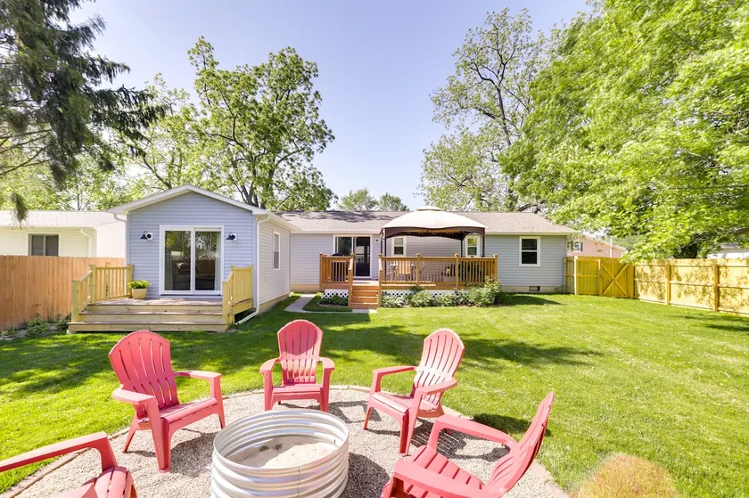 Three Oaks Home w/ Guest House - 8 Mi to Beach! - Image 1
