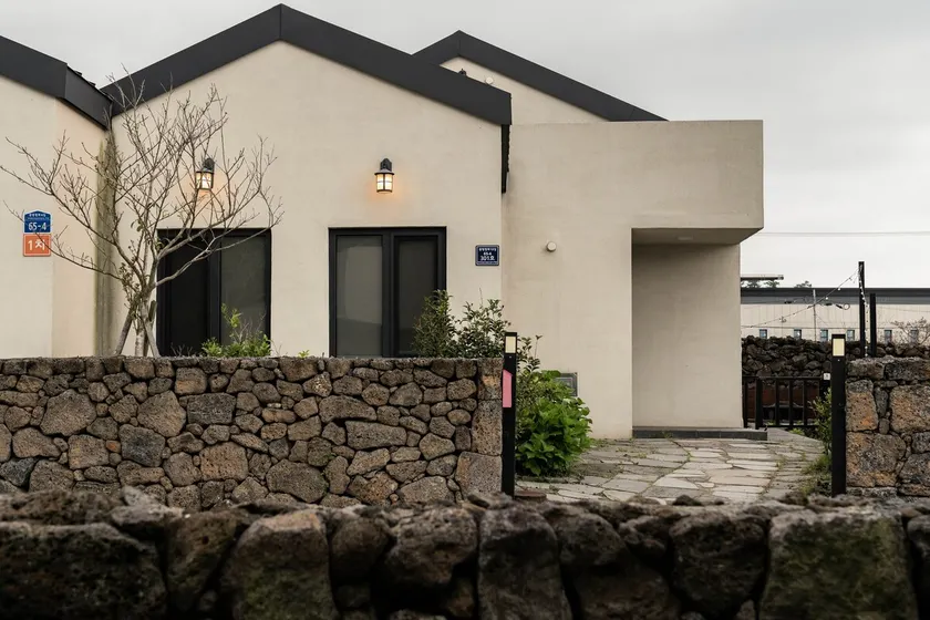 Family stay with Hallasan view in Aewol, Joyce - Image 1