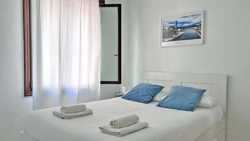 2 bedrooms, 4 people. A 5-minute walk from - Image 1