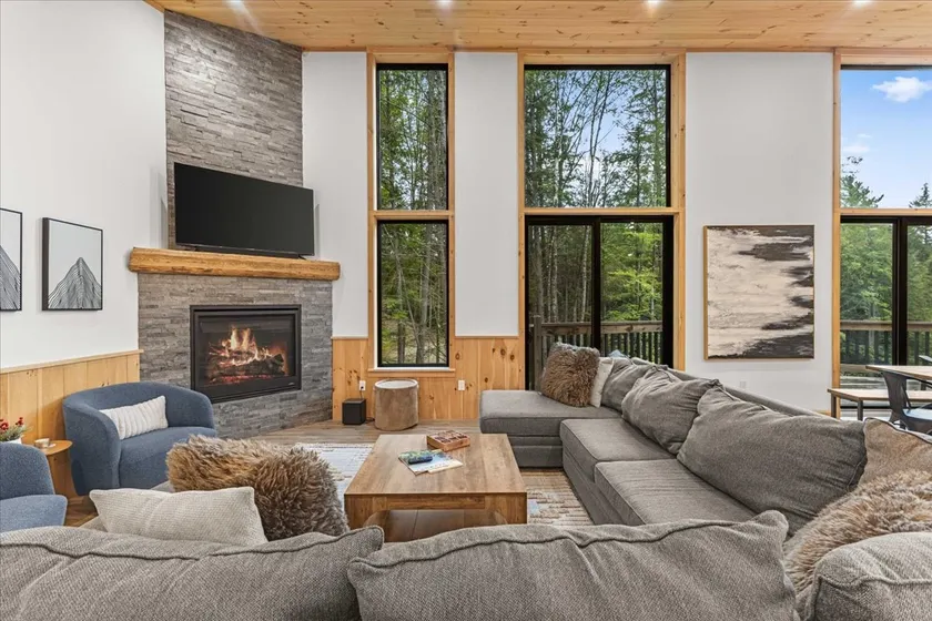Stowe Serenity Lodge - Minutes to the Mountain - Image 1