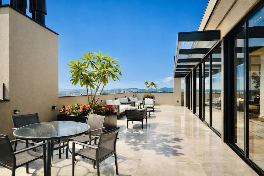 New, Suite +1q, Pool/Gym, Top, Complete. - Image 1