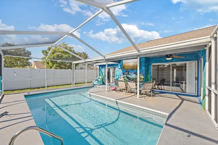 Weeki Wachee - Fam Fun Manatee Oasis heated pool - Image 1