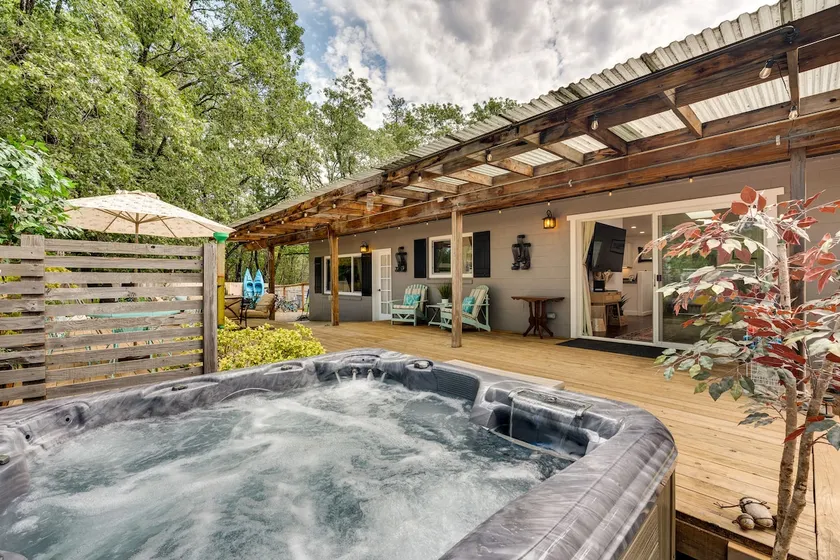 Modern Meadow Vista Vacation Home w/ Spacious Deck - Image 1