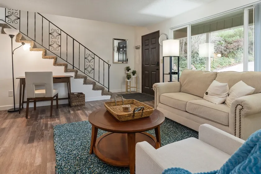 Tranquil Townhome Near Downtown - Image 1