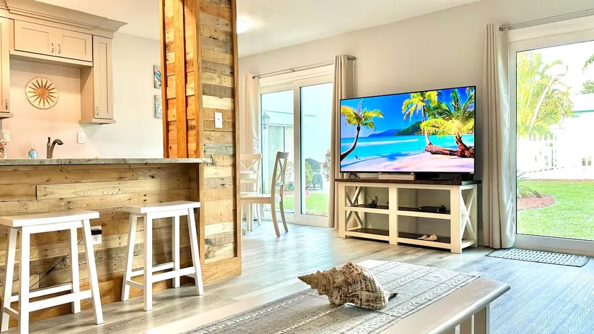 Waterfront Beach Condo 5 min to AMI + Boat Dock - Image 1