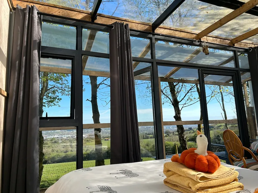 Sky gazer Cabin-Farm Animals, Hot Tub& Sauna Extra - Image 1