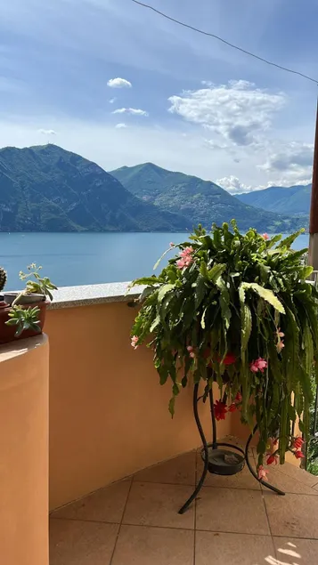 Panoramic view house in Lake Iseo - Image 1