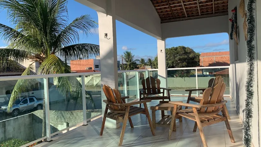 Spacious 1st-floor home with balcony | 10 guests - Image 1