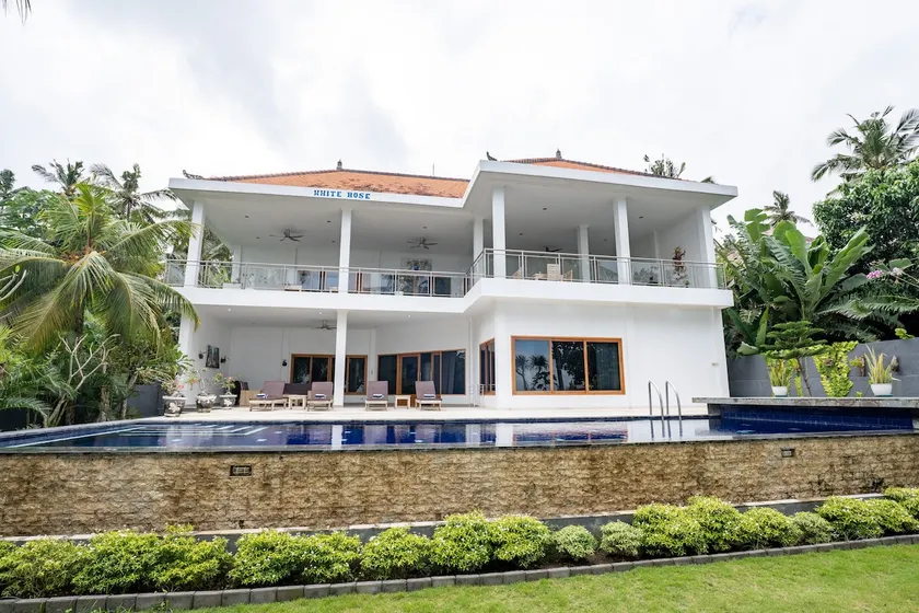 White Rose Beach House - Image 1