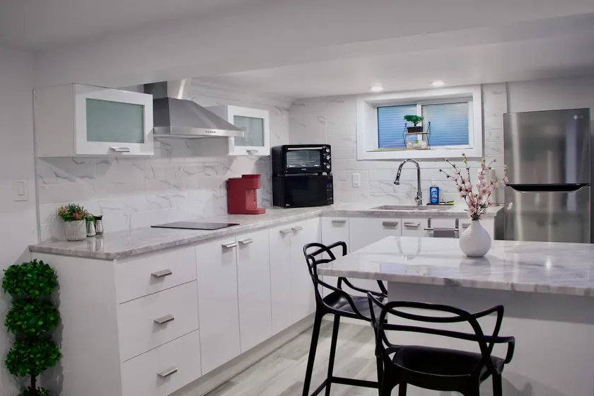 Comfy and clean newly reno home with Pvt parking - Image 1