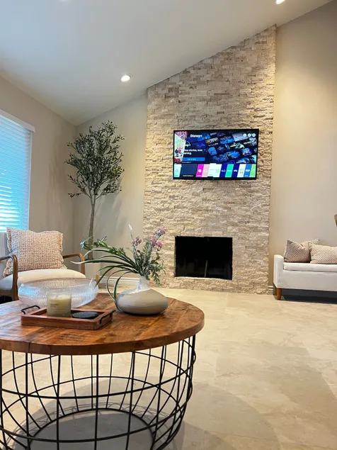 Modern & Spacious Home • Prime Redlands Location - Image 1
