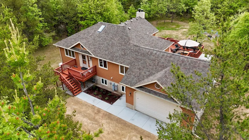 Firepit | Patio+Deck | Games | Whirlpools | Trails - Image 1