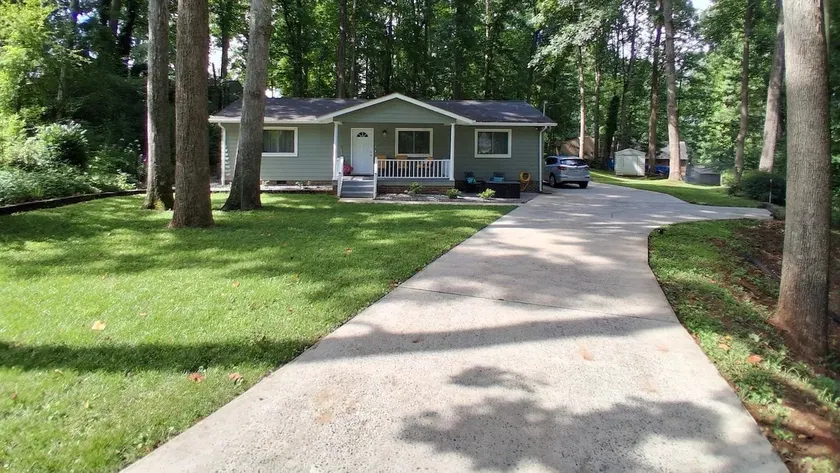 Pet-Friendly Wooded Retreat, Min to Lake Norman - Image 1