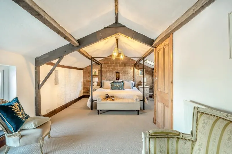 Edge of Lake District & Close to Coast Sleeps 12 - Image 1