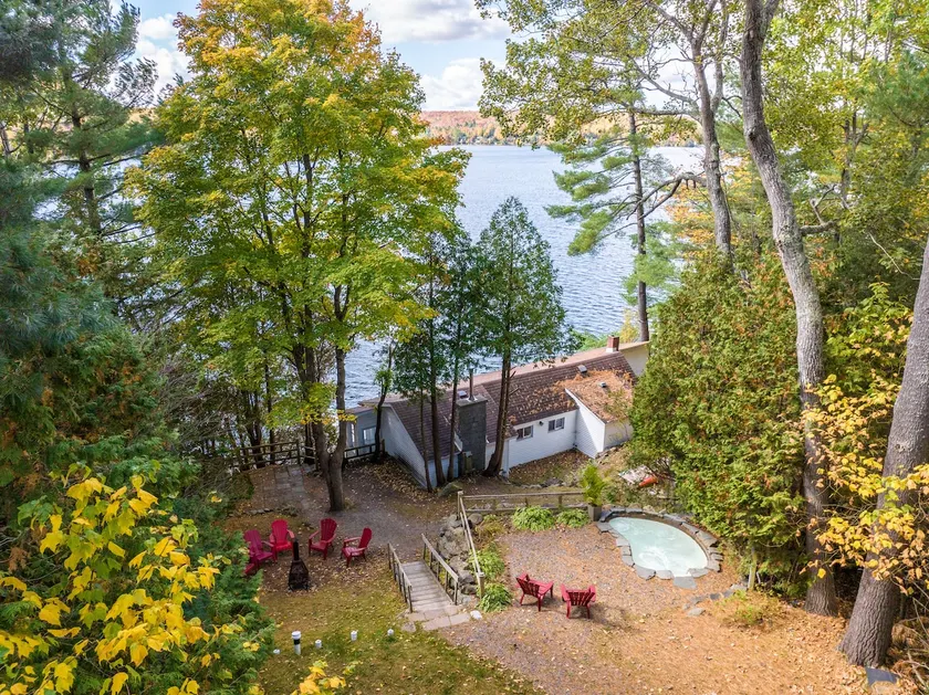 Lac Orford Chalet *waterfront*dug spa*sauna - Image 1