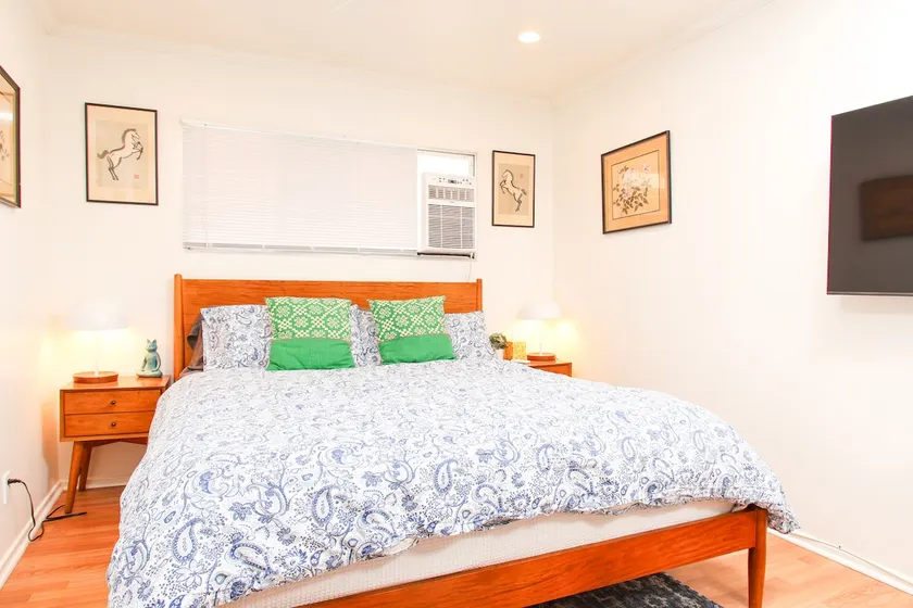 Holly Hideaway - Image 1