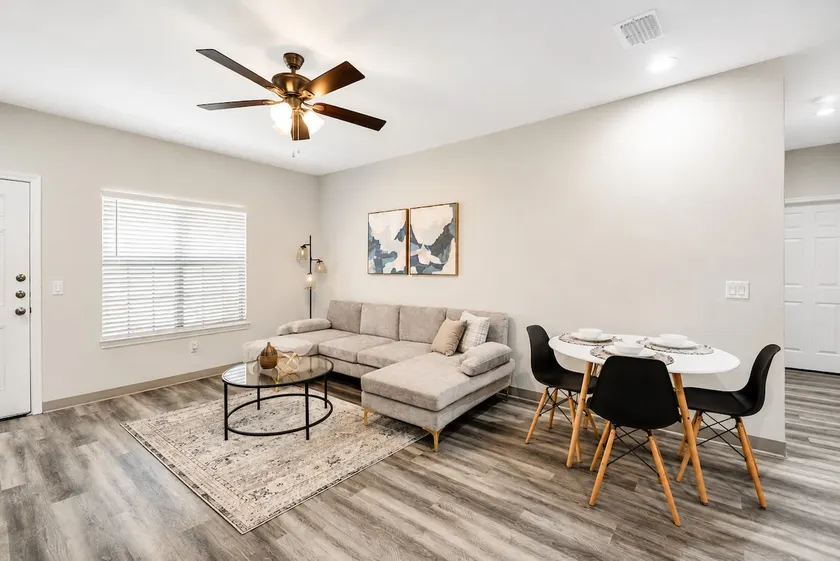 Modern, Gated apart w/ POOL! King Bed! - Image 1