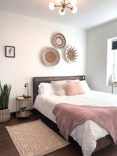 Budget/Pet Friendly Light Filled DTWN Modern Oasis - Image 1