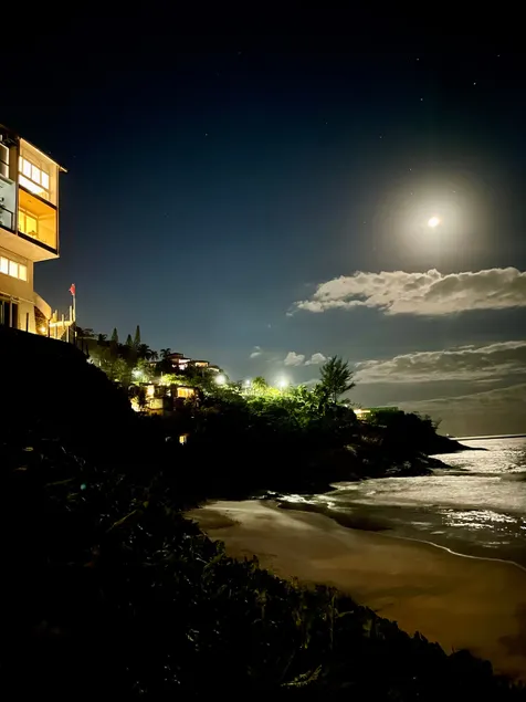 Between Sea, Mountain and City - Apt 112-B - Image 1