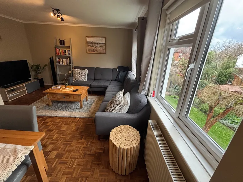 Town centre flat in Guildford - Image 1