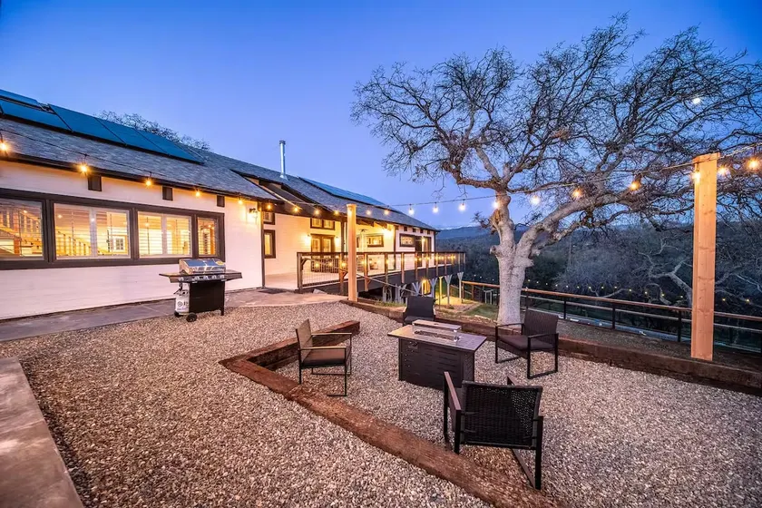 Hilltop Luxury Yosemite Retreat with Spa, Pool, Views - Image 1