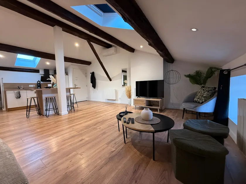The atypical Grand T3 80 m² comfortable & well located - Image 1