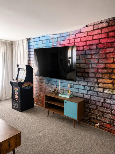 90s Condo| King Bed | 65” Smart TV | Arcade Game - Image 1