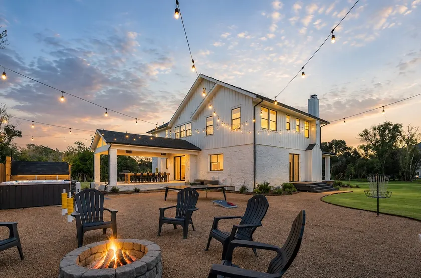 Luxury Villa with Huge Kitchen/ Hotub/barrel sauna - Image 1