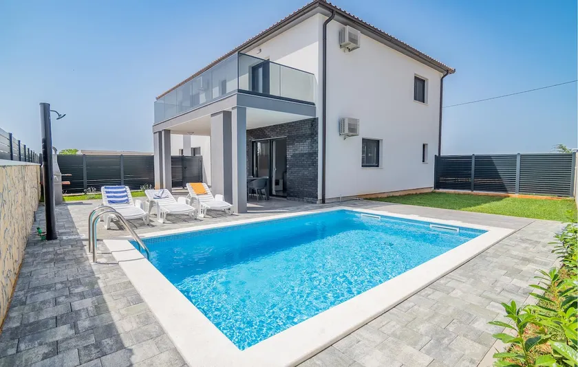 Beautiful Home In Pula - Image 1