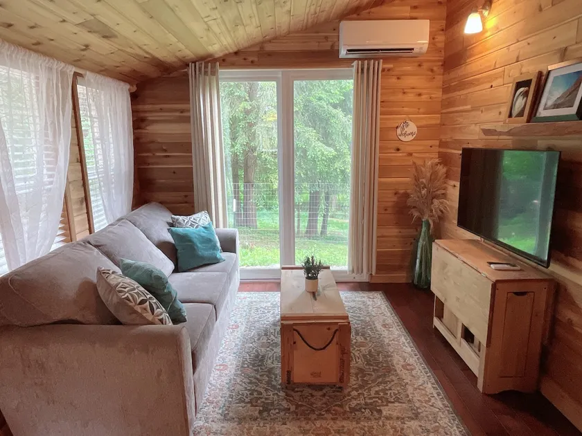 Cozy Cabin. No cleaning fee. No pets - Image 1