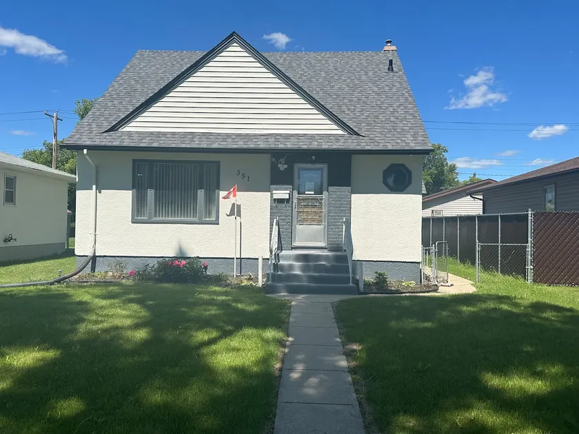 Winnipeg Spotless | Furnished 4BR Home | 30 Days+ - Image 1