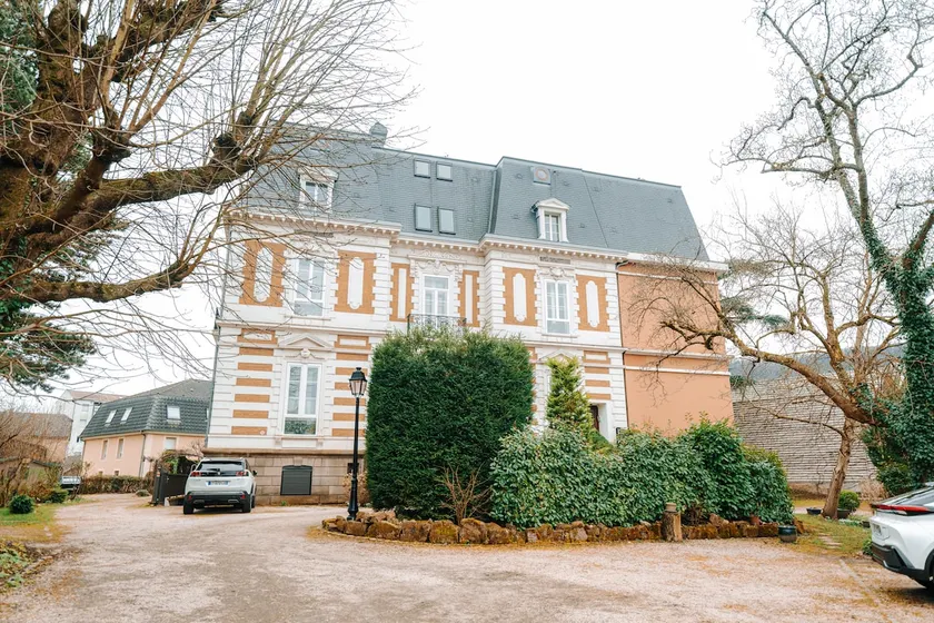 Large Apartment – Ground Floor Large Garden - Image 1