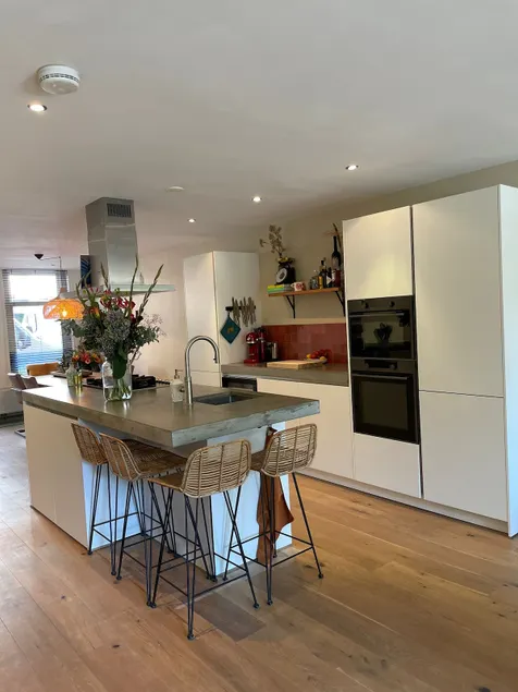 Modern apartment (105m) with garden in city centre - Image 1