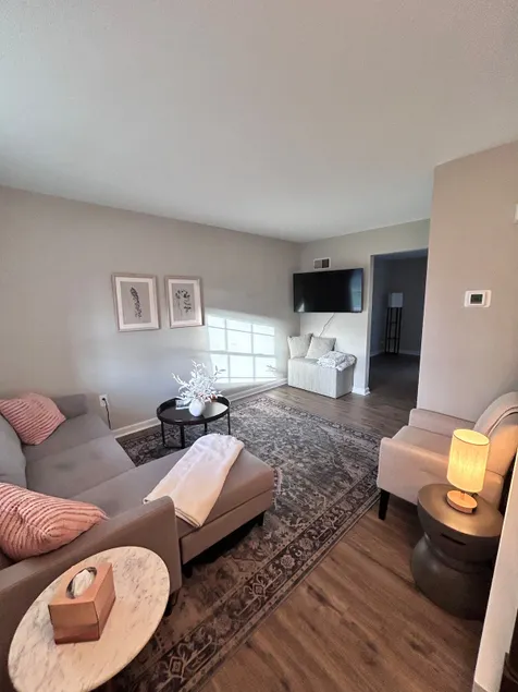Leola Townhouse - Image 1