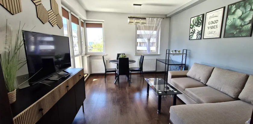 Apartament Dark Chocolate 4 persons Down Town - Image 1