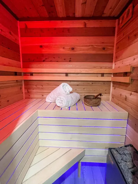 Luxury Bungalow w/ Private SAUNA - Image 1