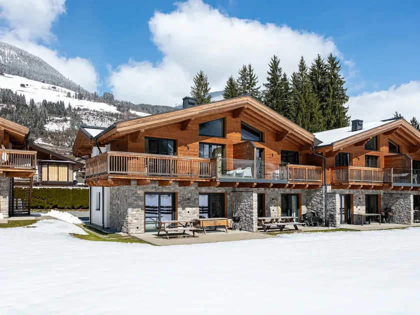 Cosy chalet by a babbling brook - Image 1