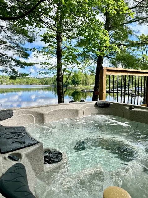 Hot Tub Lakefront Retreat | Arcade & Games - Image 1