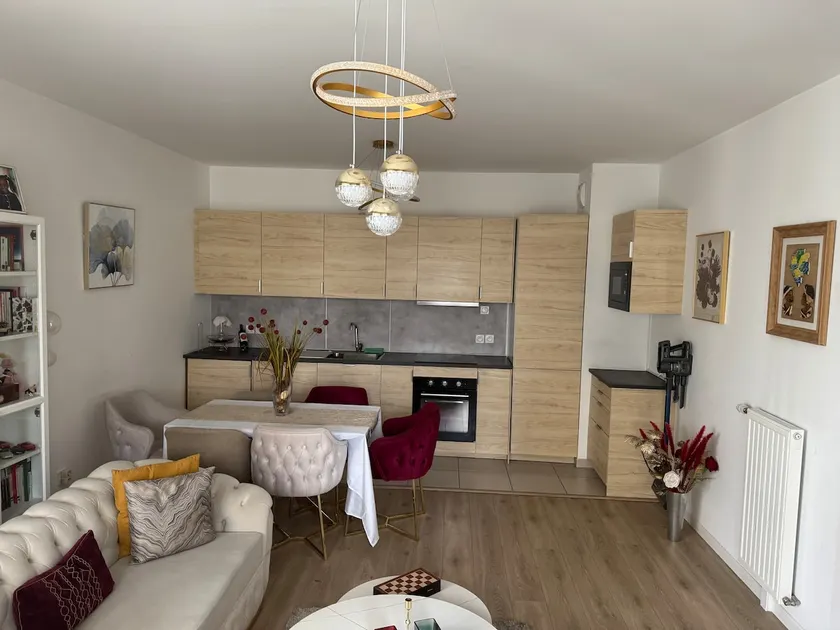Modern and bright luxury apartment - Image 1